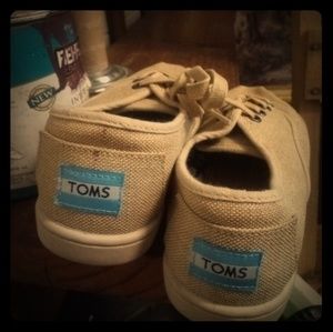 Toms